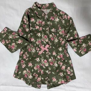 Girl’s shirt size 5 Little Lass